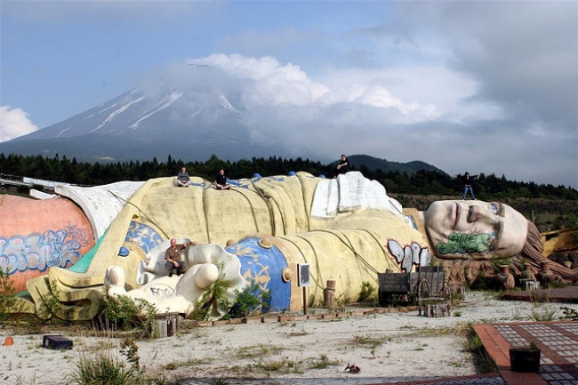 Abandoned Buildings- Abandoned Gulliver's Travels Park- Kawaguchi, Japan